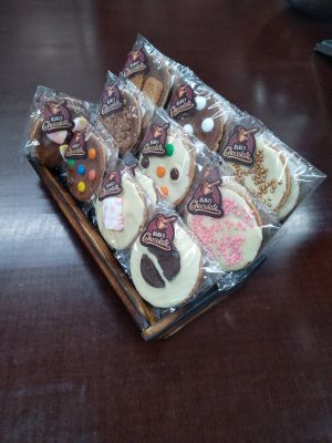  СТЕЛАЖИ ЗА ЯДКИ НА ЕДРО И ШОКОЛАДИ