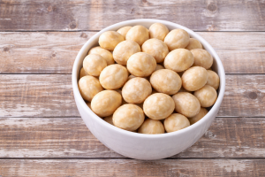 СУРОВА МАКАДАМИЯ